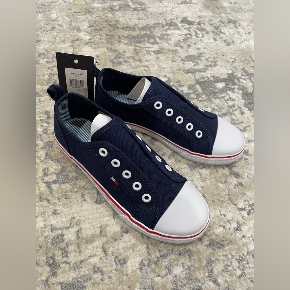 New Girls Shoes Tommy Hilfiger. Size 13